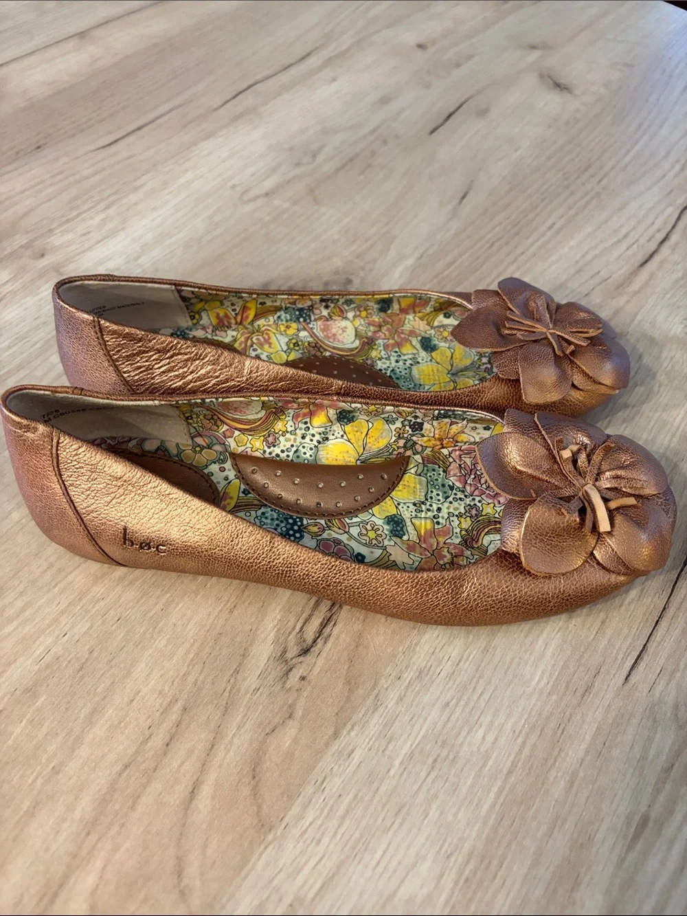 B.O.C BORN CONCEPT BROZE METALLIC LEATHER FLOWER BALLET FLATS SIZE 7